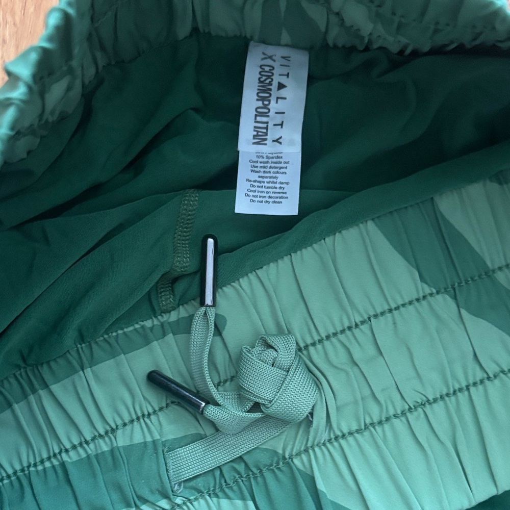 Teal Women's Athletic Shorts NWOT - Picture 3 of 4